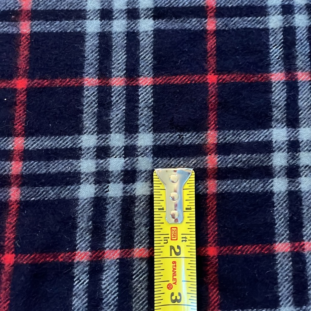 Burberry’s 100% cashmere navy blue plaid scarf ***flaws*** vintage - Picture 4 of 8